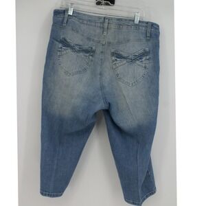 Cato Woman Blue Denim Capri Jeans 18W Cropped Stretch Embroidered Pocket Pants